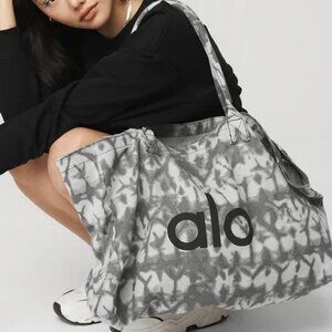 NWT ALO Yoga Iconic Tie-Dye Tote, One Size
